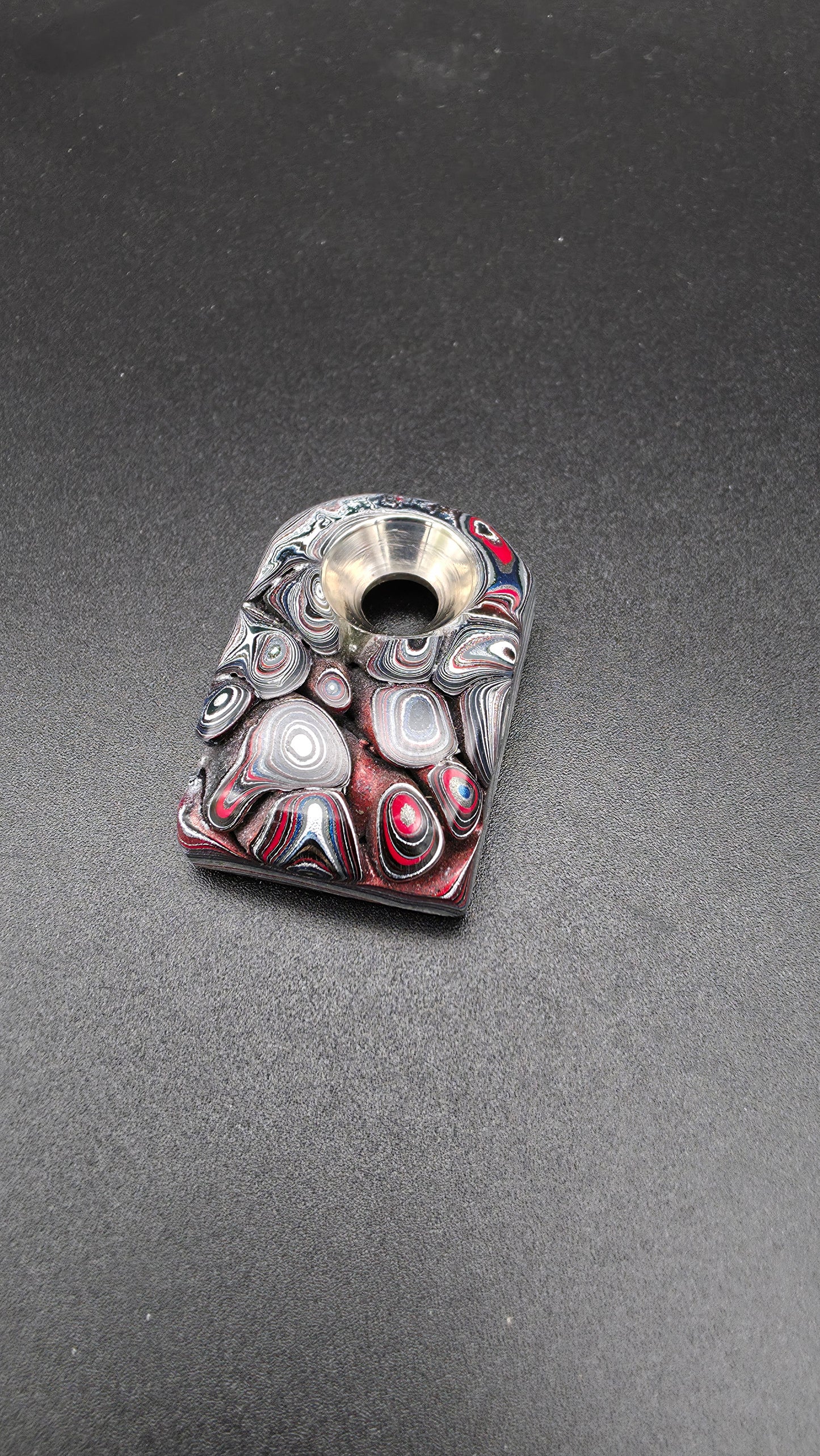 Fordite Carbon Titan Anhänger